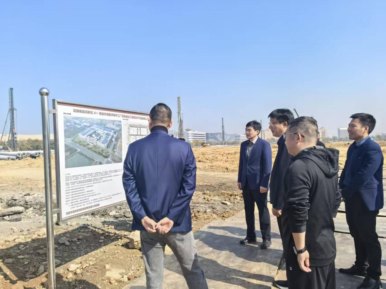 南昌市领导到公司施工的龙旗项目桩基工程视察